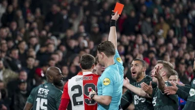 VI: 'FC Groningen tekent protest aan na rode kaart Määttä tegen Feyenoord'