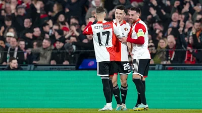 Oppermachtig Feyenoord plaatst zich voor kwartfinale Europa League na winst op Shakhtar Donetsk