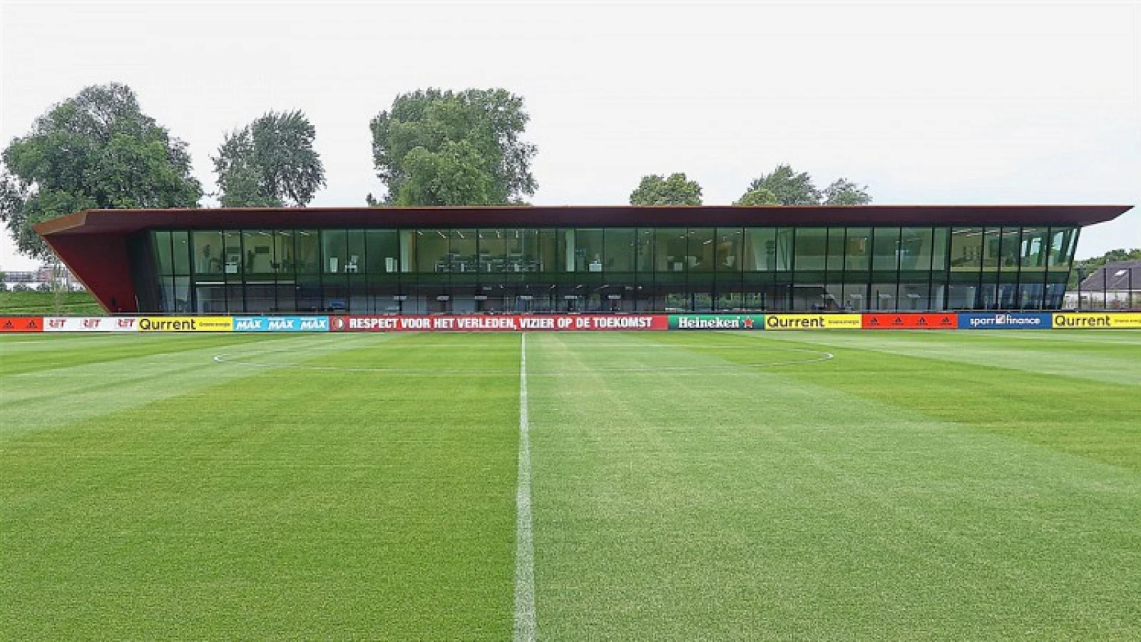 Feyenoord traint maandag 20 maart besloten