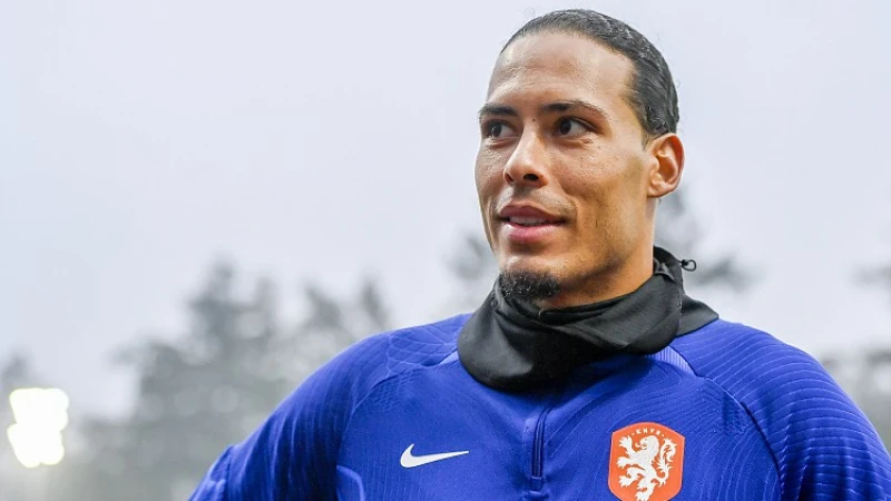 Van Dijk prijst Hulshoff: 'Denk dat het tot nu toe heel erg goed bevalt'