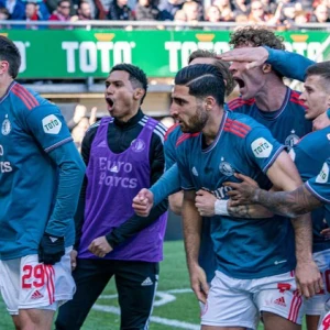 Feyenoord wint van Sparta Rotterdam en profiteert optimaal van puntenverlies Ajax