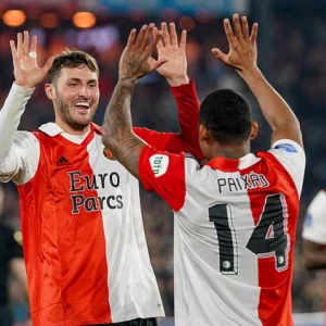 Feyenoord wint in eigen Kuip met speels gemak van RKC Waalwijk