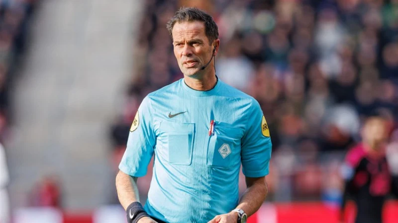 Bas Nijhuis scheidsrechter tijdens wedstrijd tussen sc Cambuur en Feyenoord