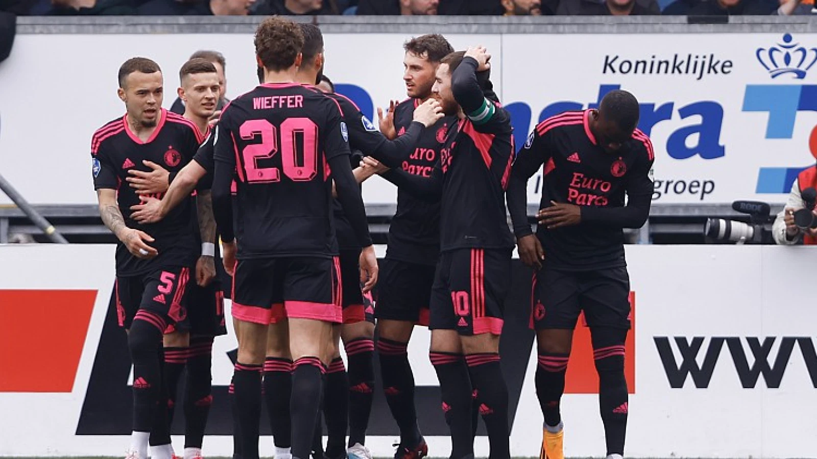 De kranten | 'Winnend Feyenoord telt af naar de titel'