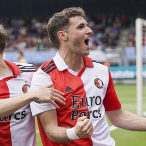 Santiago Gimenez evenaart record in Eredivisie