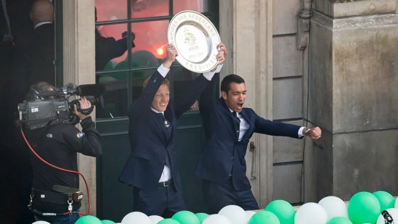 Van Bronckhorst en Van Persie reiken zondag schaal uit bij eventueel kampioenschap