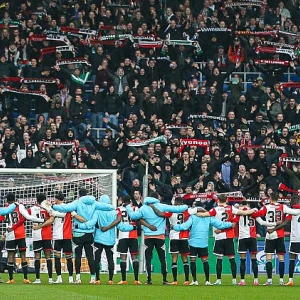 Feyenoord warmt supporters op met Rotterdams Philharmonisch Orkest