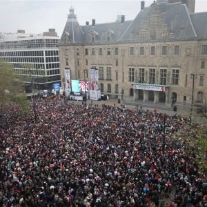 LIVESTREAM | Volg de huldiging op de Coolsingel live | De Coolsingel loopt leeg