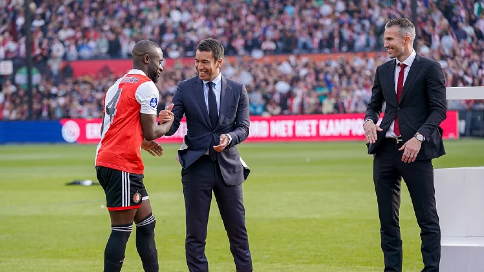 Van Bronckhorst: 'Een onmisbare kracht voor dit Feyenoord'