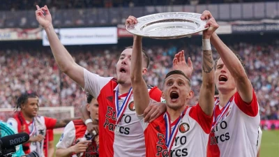 'Regels FIFA zorgen voor mogelijk langer verblijf Szymański bij Feyenoord'