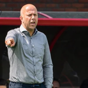 VI: 'Arne Slot blijft bij Feyenoord'