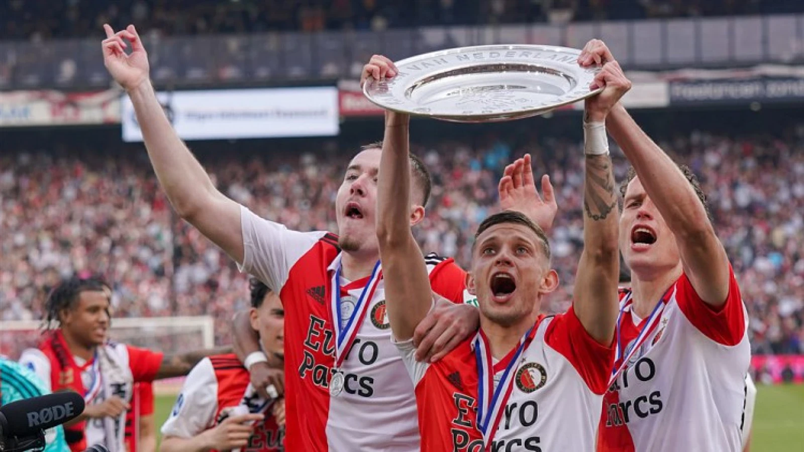 AD: 'Szymański blijft naar alle waarschijnlijkheid bij Feyenoord'