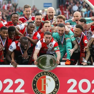 Selectie van Feyenoord ontvangt tastbare herinnering aan kampioenschap