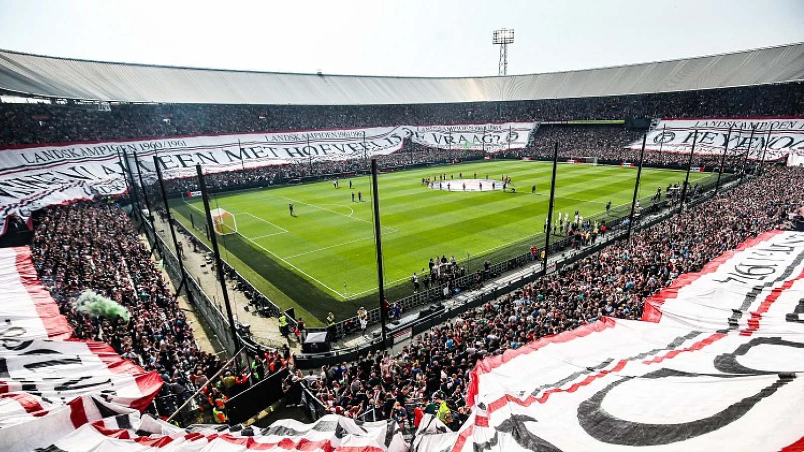 Feyenoord-selectie doneert 20.000 euro aan FSV De Feijenoorder