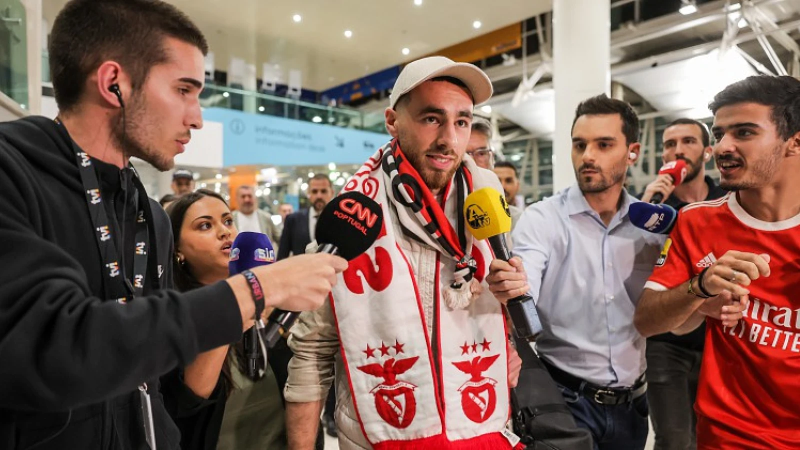 Kökçü neemt afscheid van Feyenoord-supporters