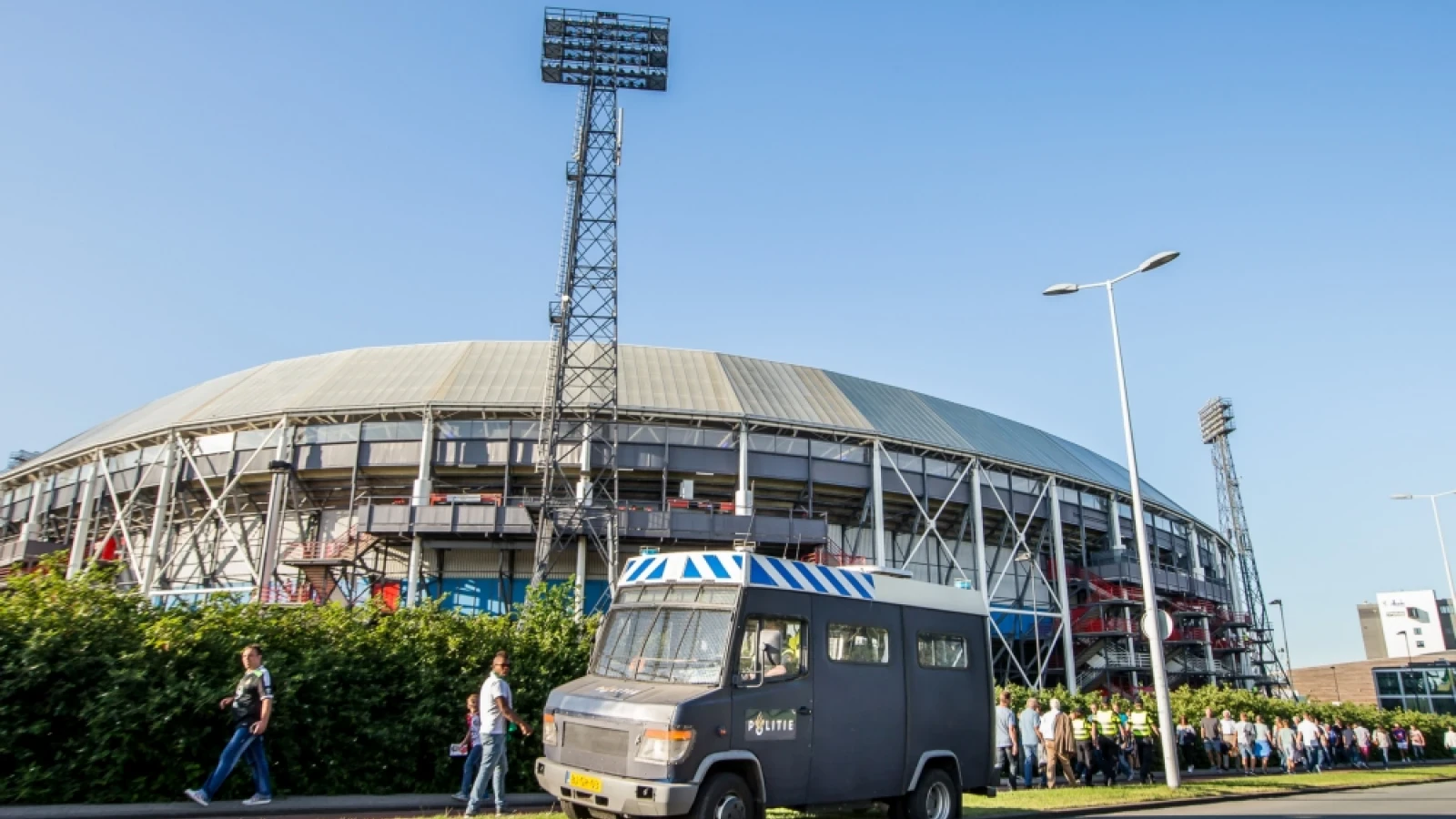 Politie gaat mogelijkheid beelden vrijgeven van gezochte supporters van rellen rondom bekerfinale