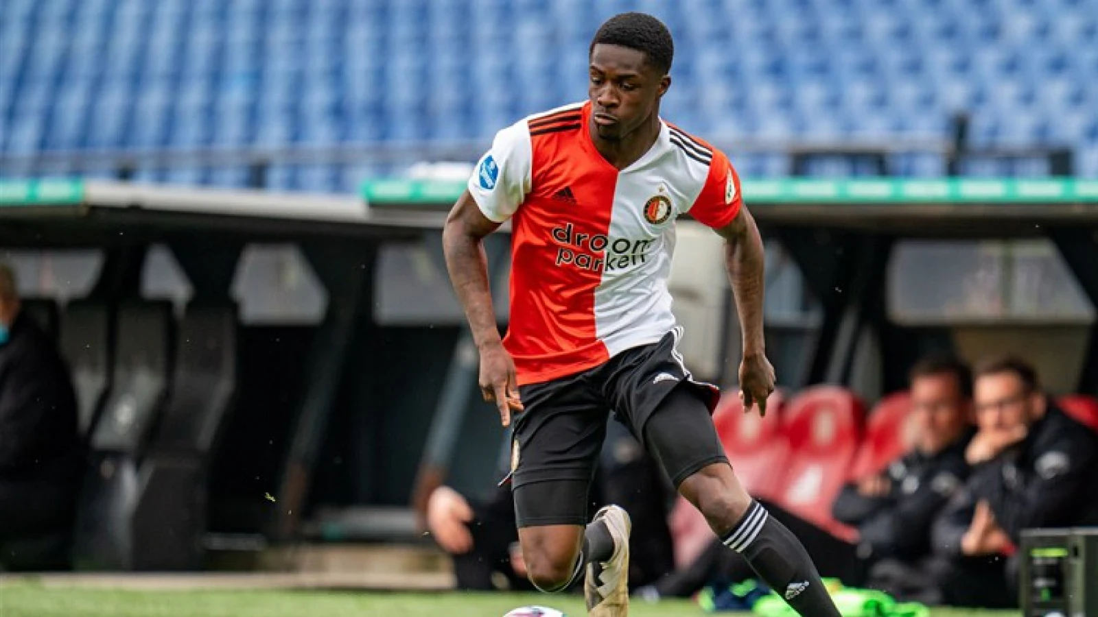 'Feyenoord wil contract met Christian Conteh ontbinden'