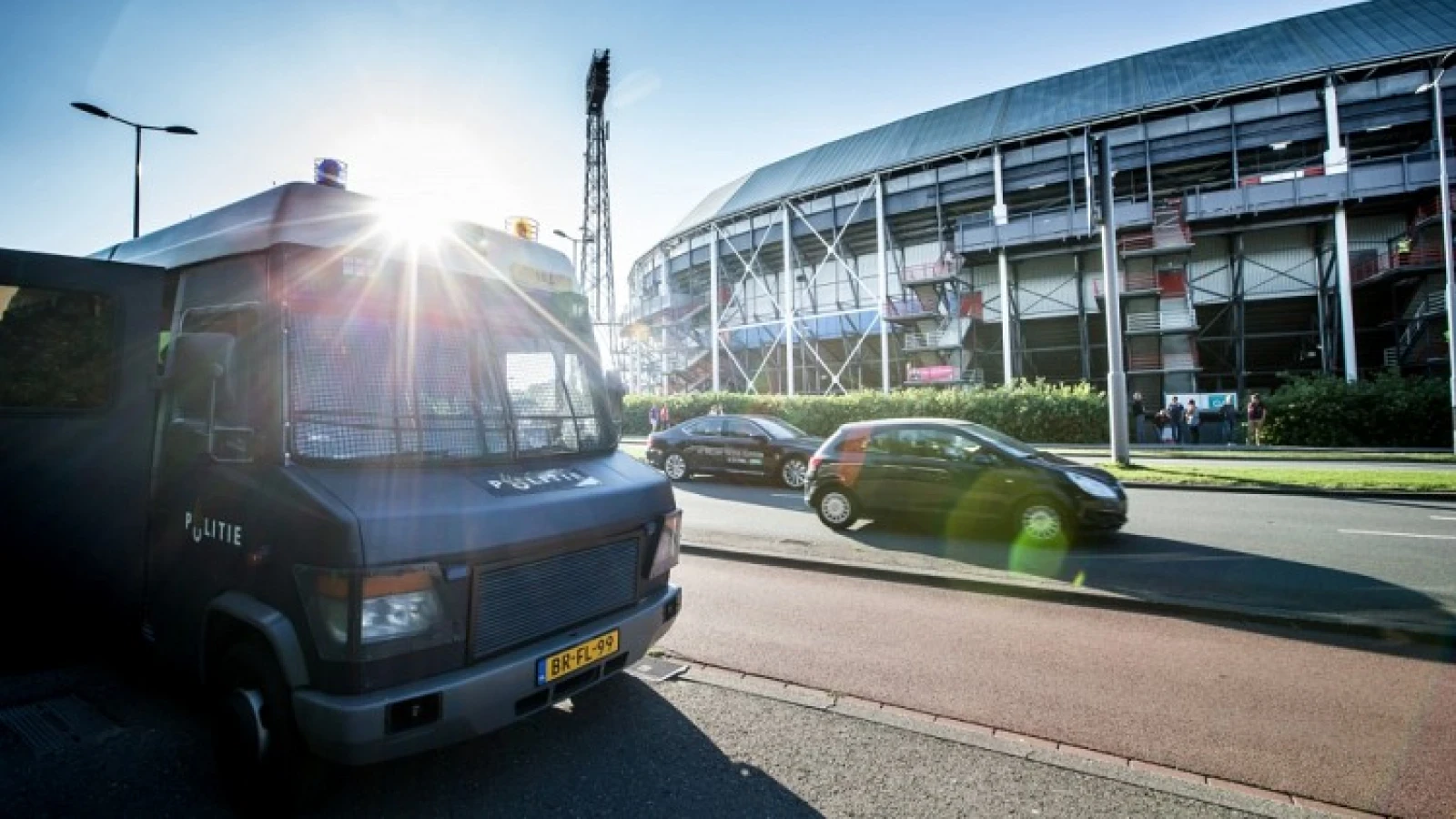 Politie gaat mogelijk beelden vrijgeven van gezochte supporters van rellen rondom bekerfinale