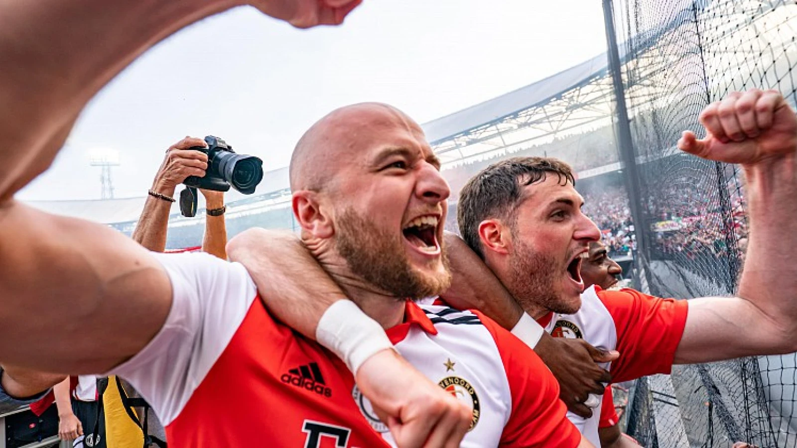 VIDEO | Spelers melden zich weer bij Feyenoord voor eerste training