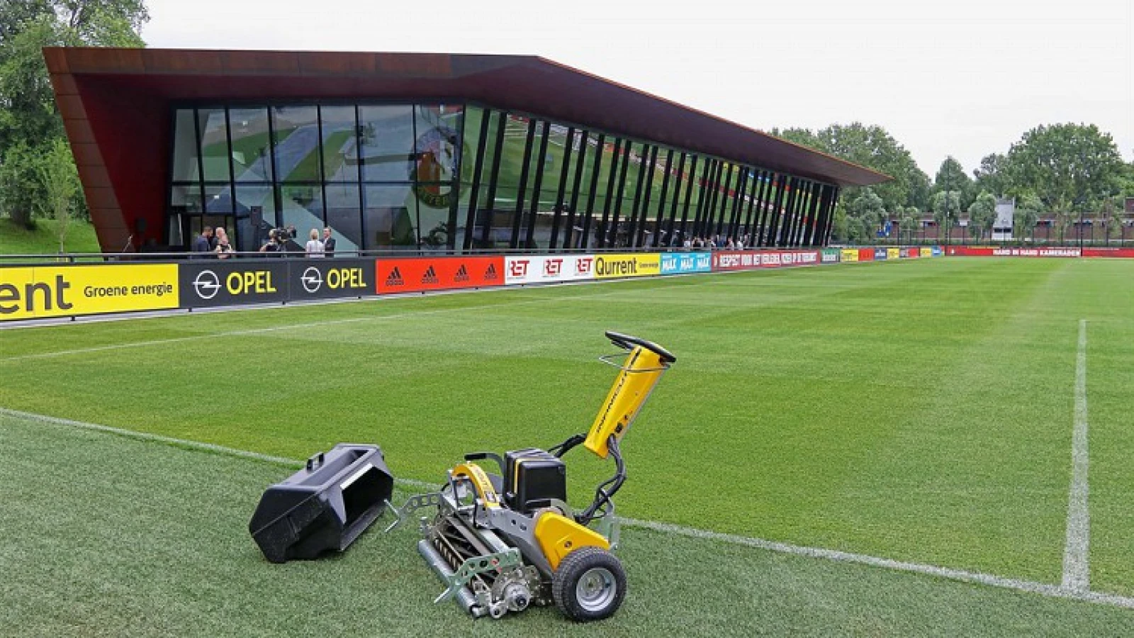 FOTO | Feyenoord heeft padelbaan aangelegd op trainingscomplex voor Slot