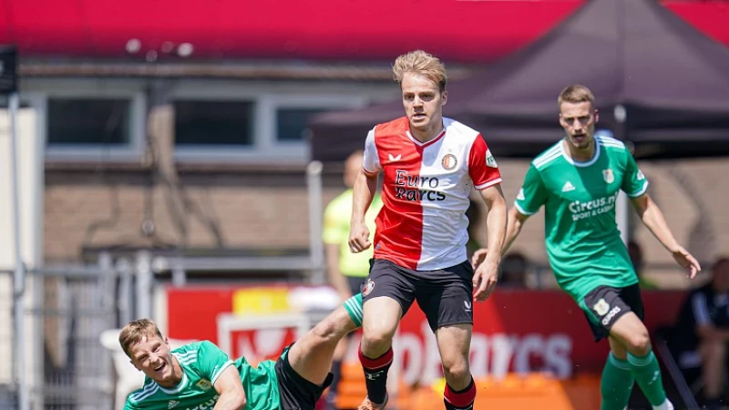 Feyenoord verslaat PEC Zwolle in eerste oefenwedstrijd van 2023-2024