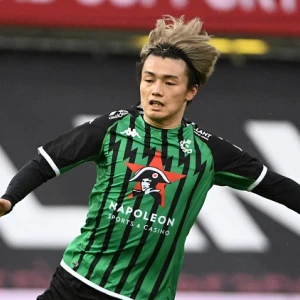 VI: 'Ueda topkandidaat om Danilo op te volgen bij Feyenoord'
