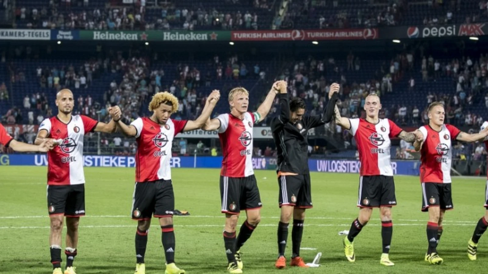 Feyenoord staat mogelijk voor bijzonder seizoen: 'De bal kan raar rollen'