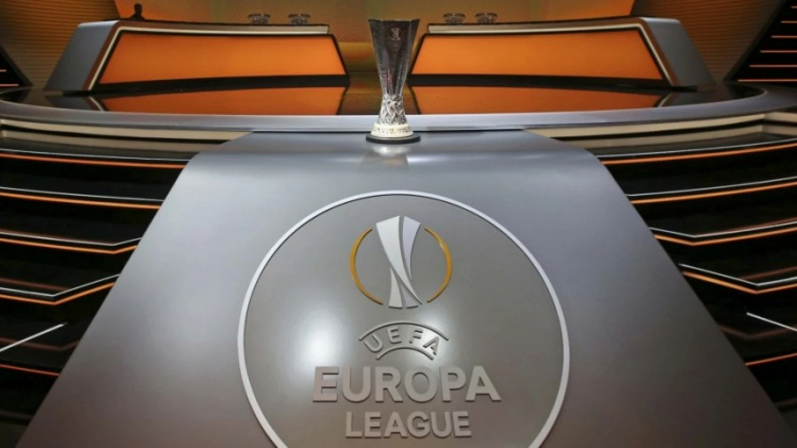 UPDATE | UEFA keurde netten goed, TV-ploegen vroegen om verwijdering