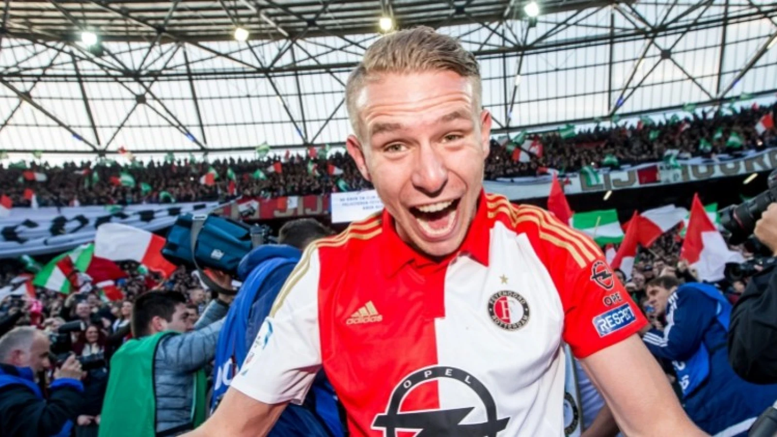 Van Beek maakt eindelijk rentree bij Feyenoord, maar ziet teamgenoten winst weggeven