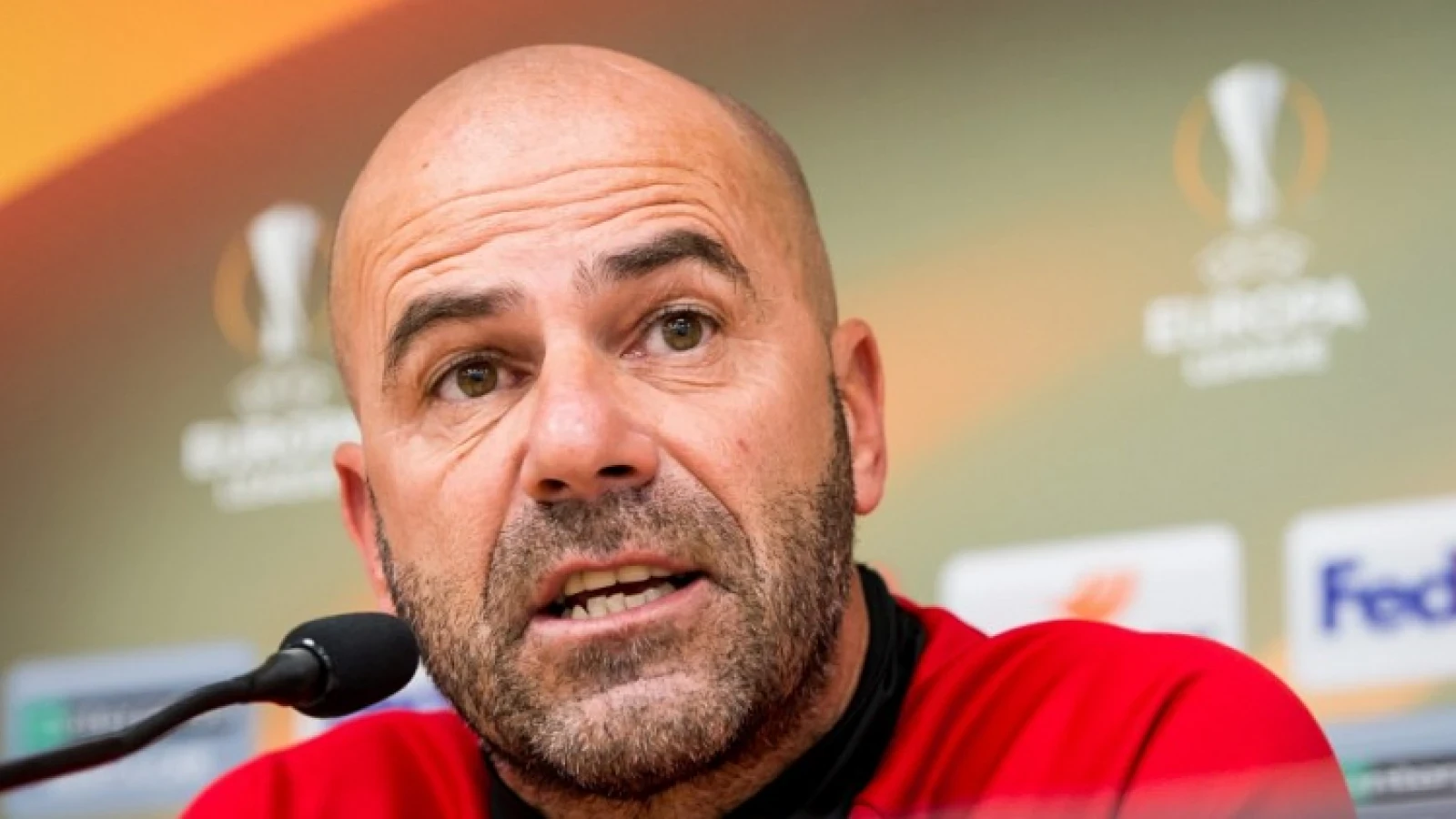 Bosz niet eens met Van Bronckhorst: 'Ik wil altijd de beste spelers opstellen'