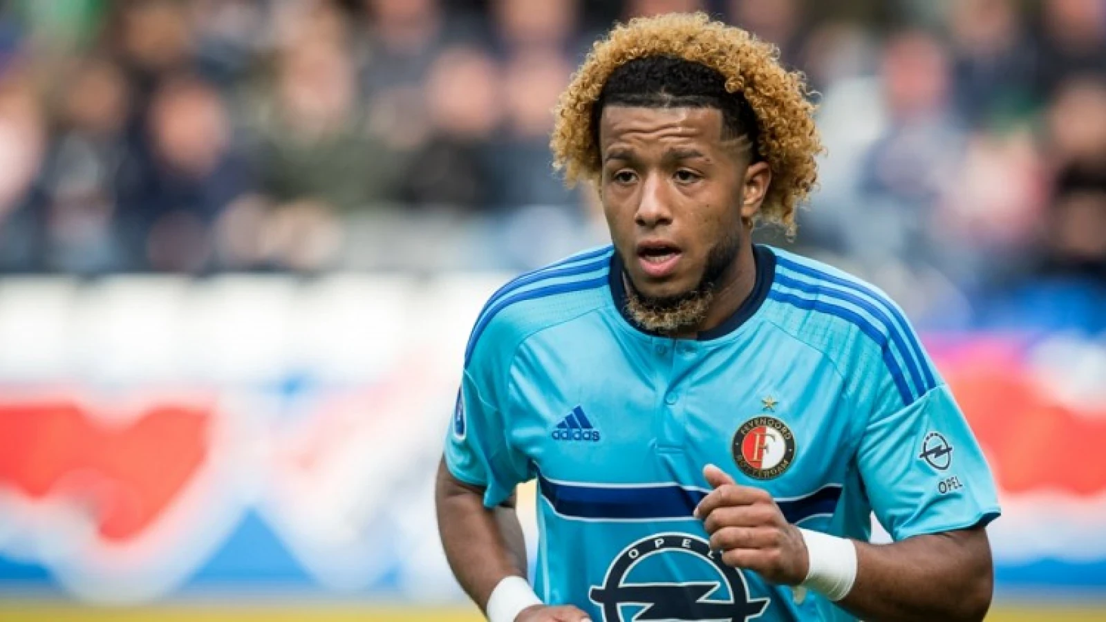 Feyenoord vrijdag eerder terug om aanwezig te kunnen zijn bij uitvaart van moeder van Vilhena