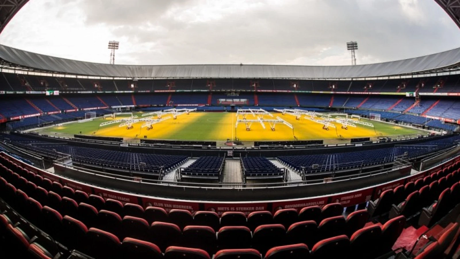 Leer gratis reanimeren in de Kuip!