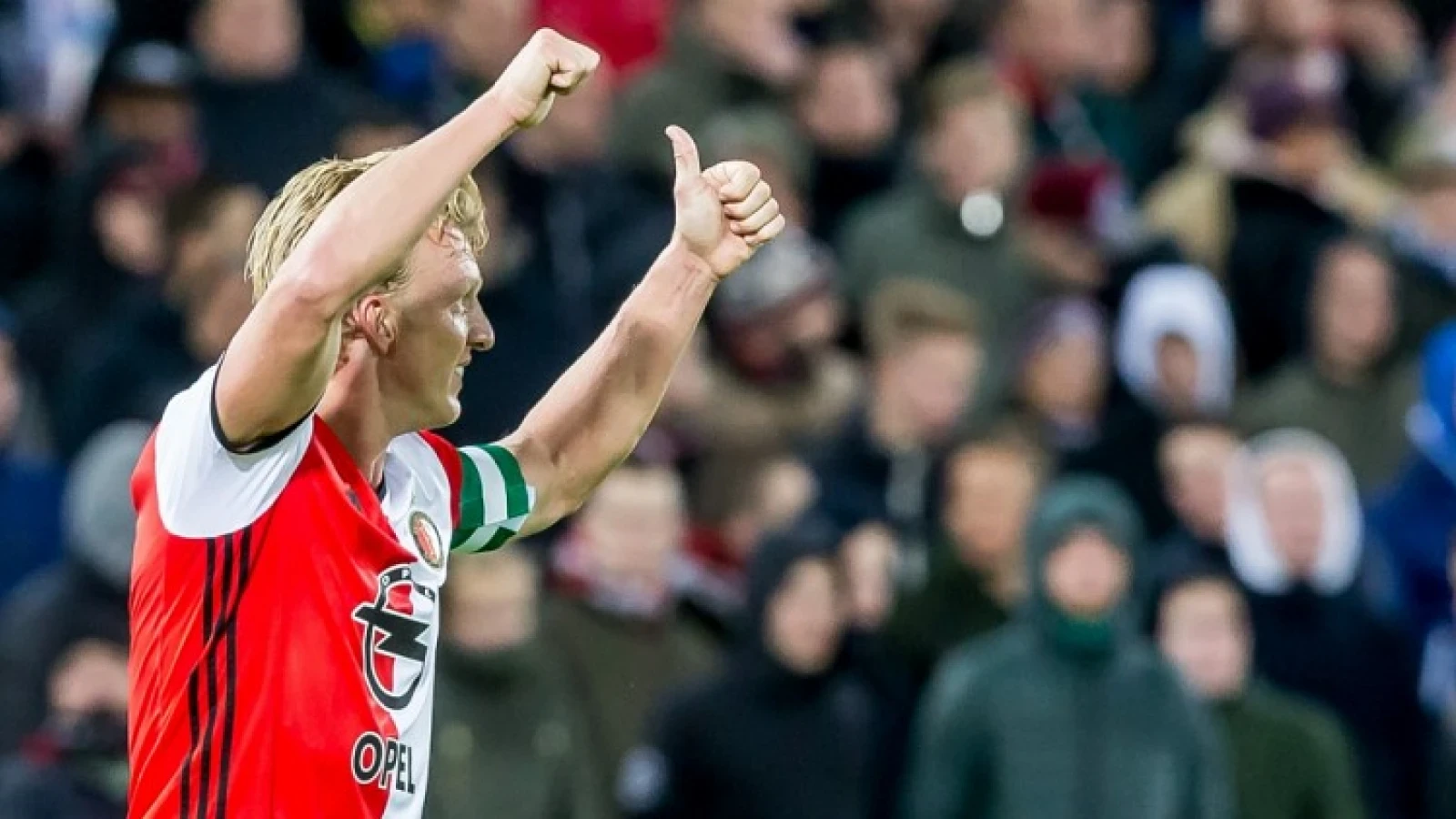 VIDEO | Kuyt verrast supporter met geweldig cadeau