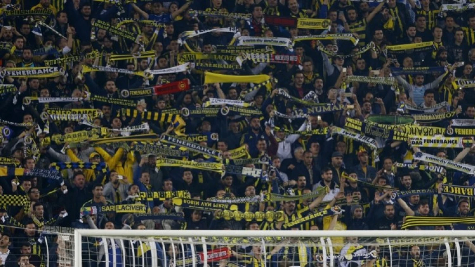 UPDATE | Reden fouilleren groep Fenerbahçe-supporters bekend