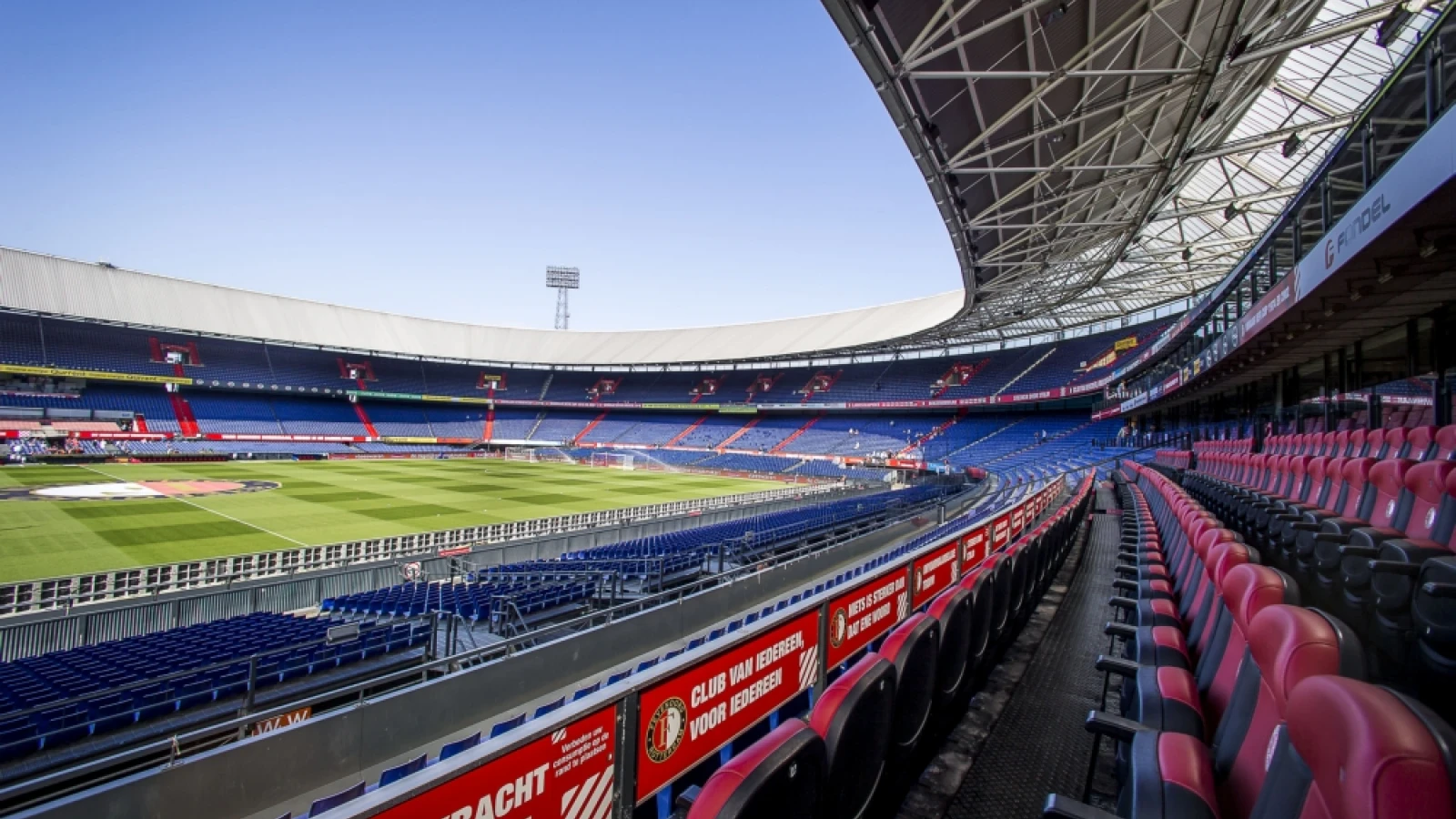 Feyenoord presenteert het nieuwe uitshirt 