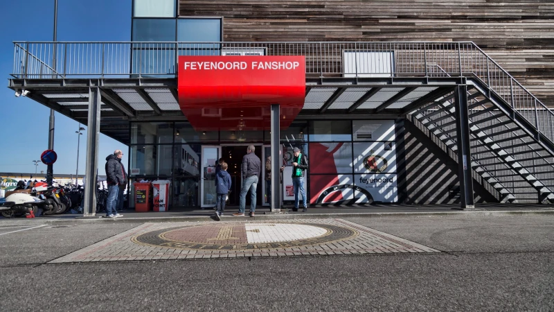 Feyenoord en Castore geven update over voorraden Feyenoord Fanshops