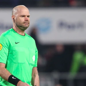 Dieperink scheidsrechter tijdens wedstrijd tussen Feyenoord en Fortuna Sittard