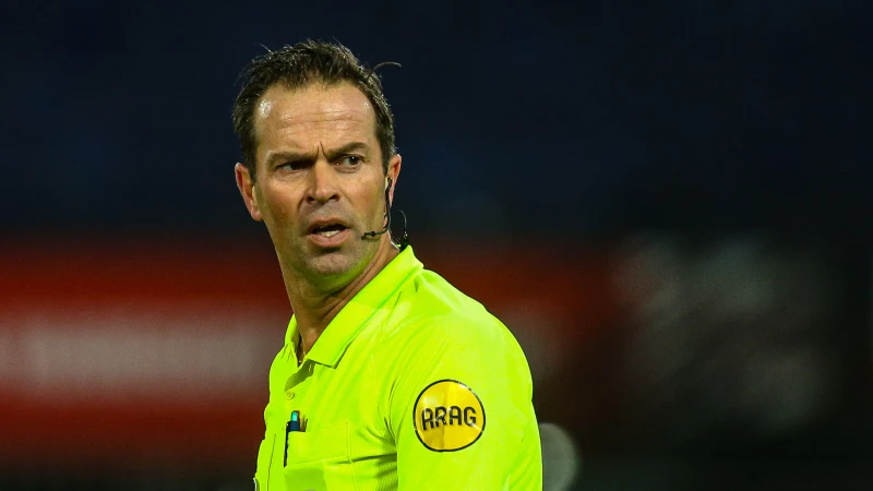 Nijhuis scheidsrechter tijdens wedstrijd tussen Feyenoord en Almere City FC