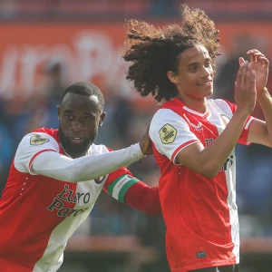 Zechiël en Sauer officieel spelers van Feyenoord 1