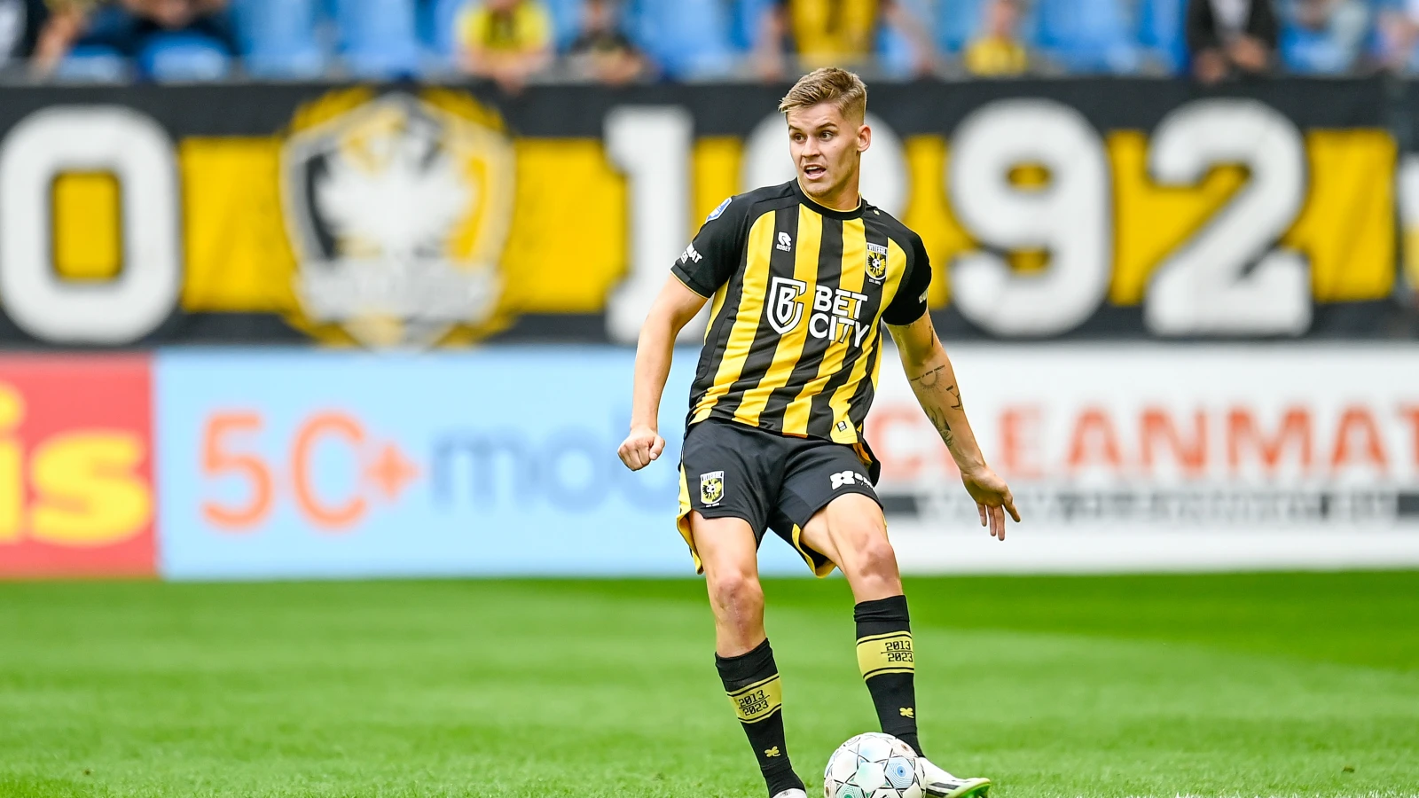 HUURLINGEN | Hendriks en Bullaude debuteren, Sebaoui goed voor een assist
