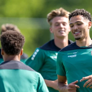 'Tsoungui en Sebaoui trainen voor het eerst mee bij Feyenoord'