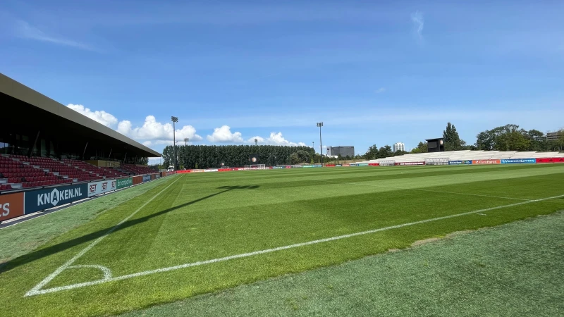 Feyenoord Onder 21 gaat in eigen huis pijnlijk ten onder tegen titelkandidaat: 2-4