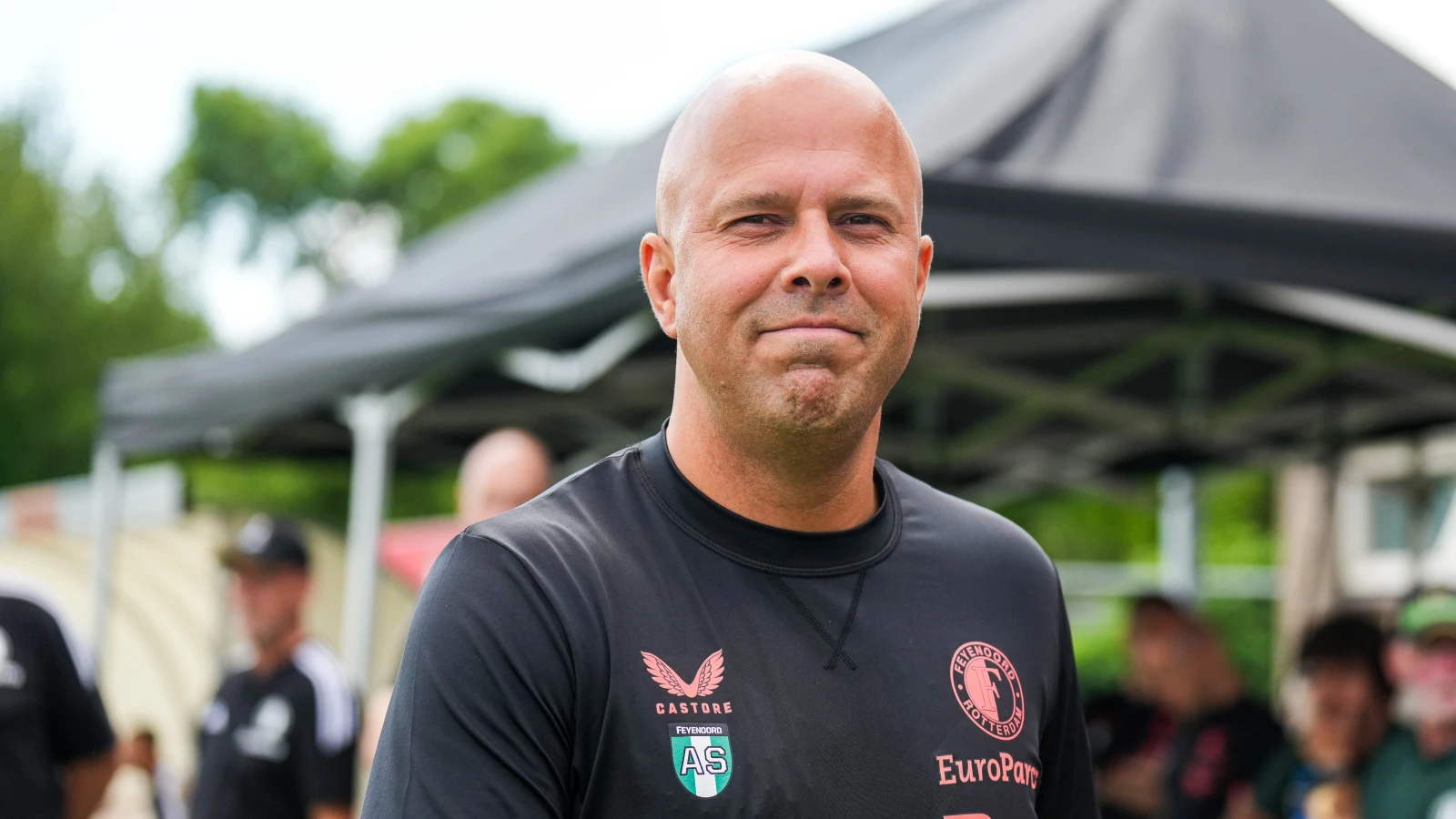 LIVESTREAM 15:30 | Persconferentie Arne Slot in aanloop naar Klassieker