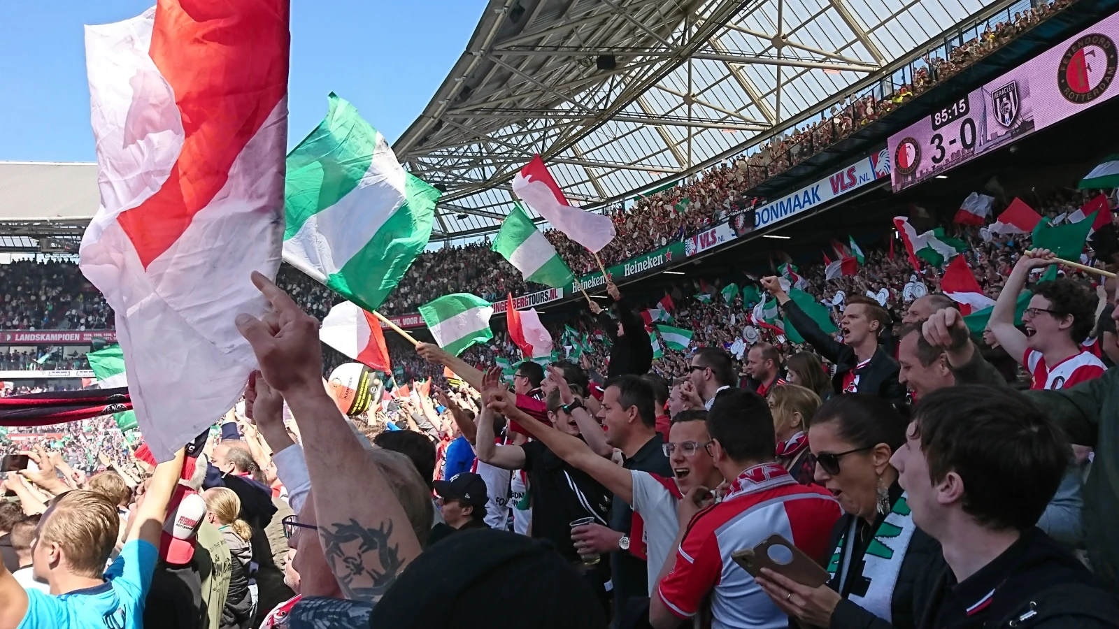 Duizenden supporters aanwezig bij laatste training richting de Klassieker