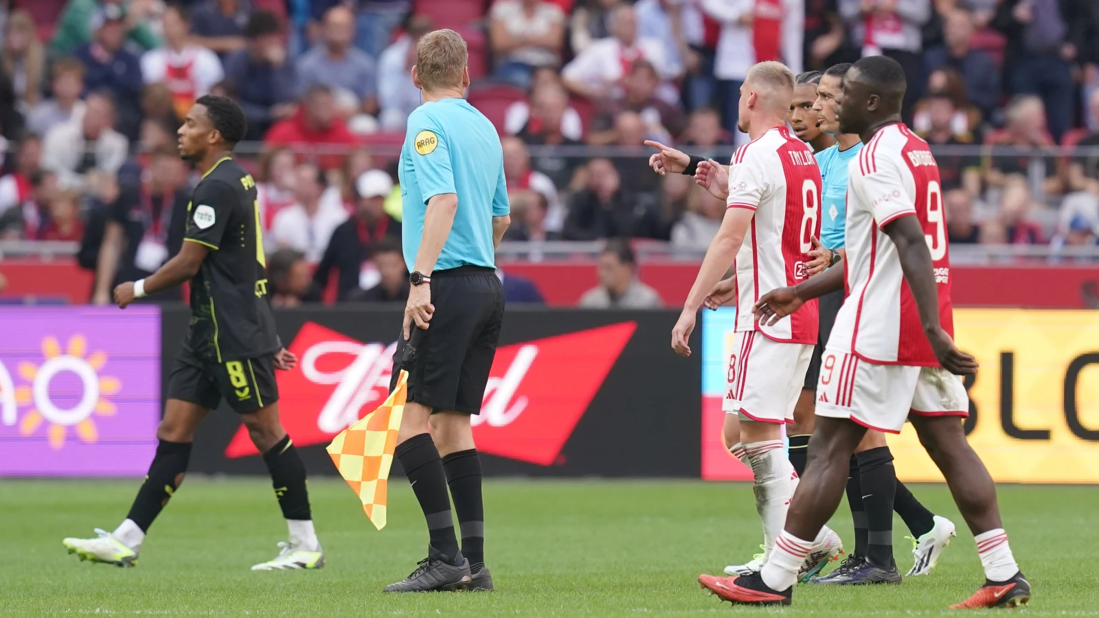 COLUMN | Ajax is vernederd, maar Feyenoord is bestolen