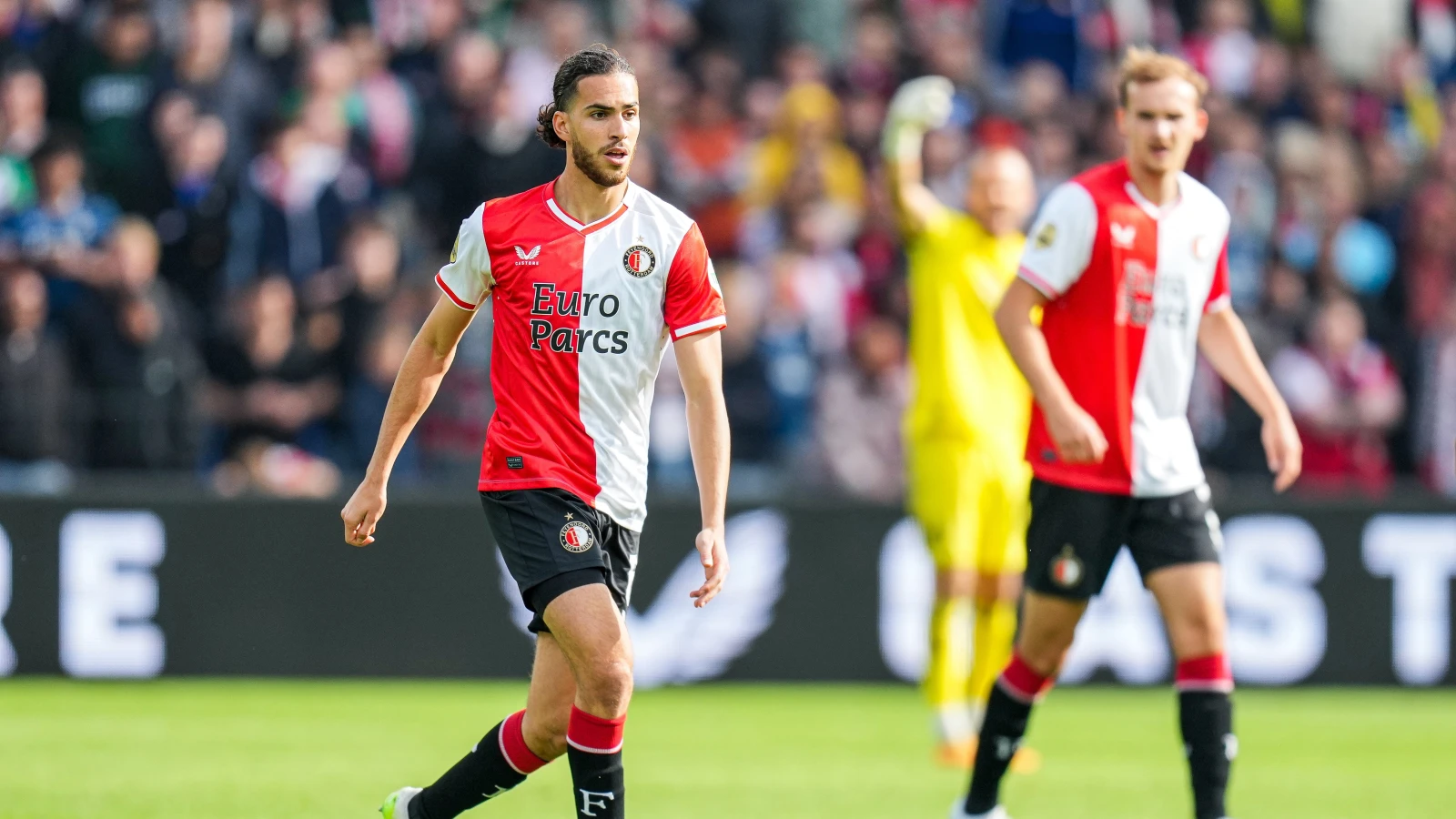 Feyenoord start met Zerrouki in plaats van Minteh