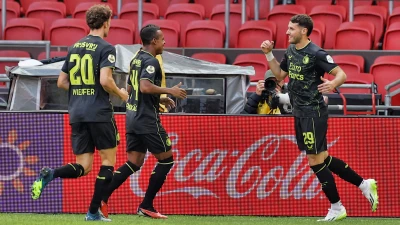 Feyenoord klaart klus in Amsterdam en wint met ruime cijfers van Ajax