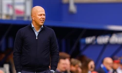 LIVESTREAM 13:15 | Persconferentie Arne Slot in aanloop naar thuiswedstrijd tegen Vitesse