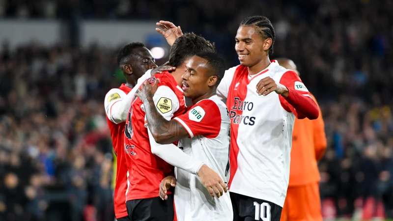Feyenoord heeft in De Kuip geen problemen met Vitesse