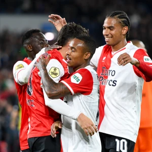 Feyenoord heeft in De Kuip geen problemen met Vitesse